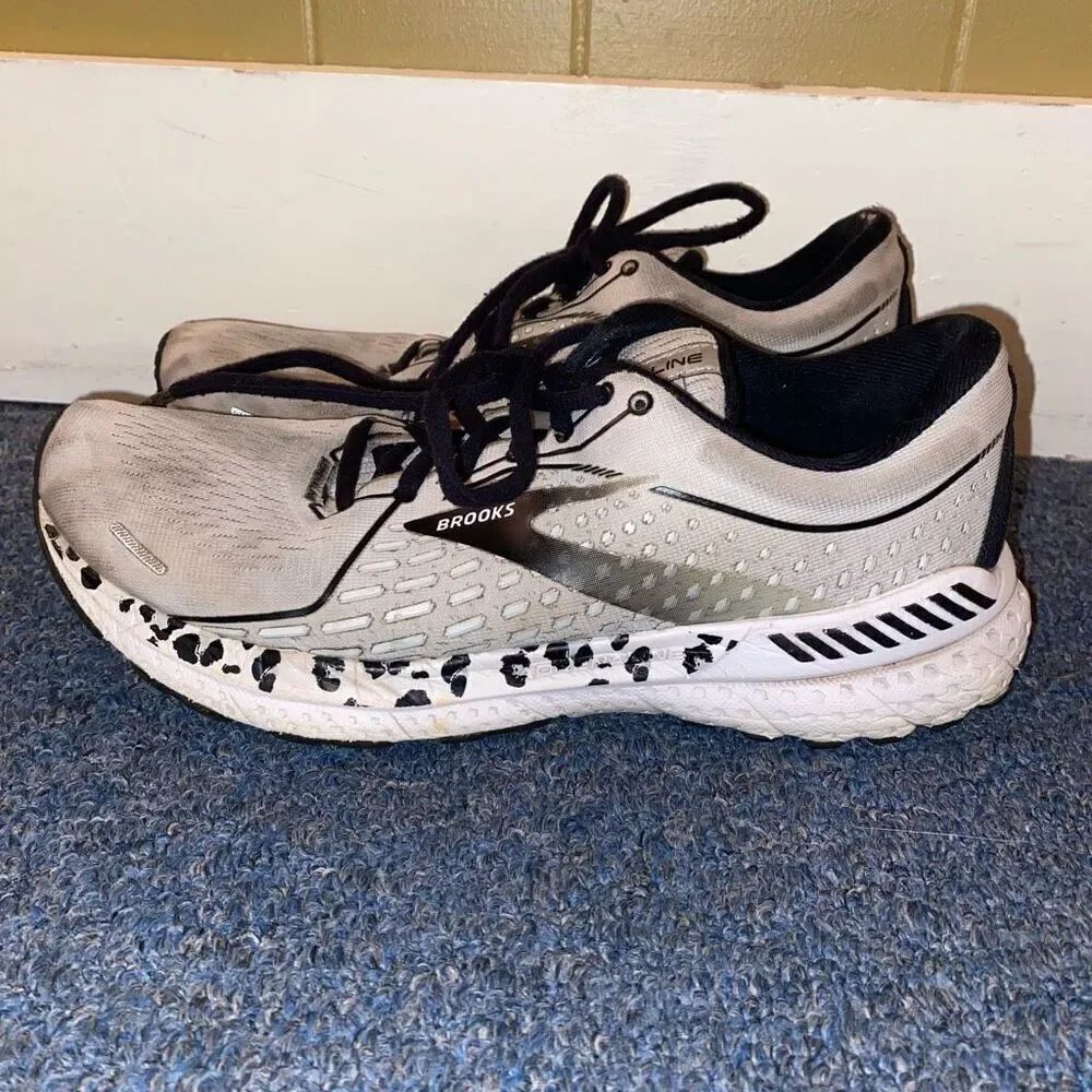 Brooks Adrenaline Guide rails women 8.5 running shoes grey & black
